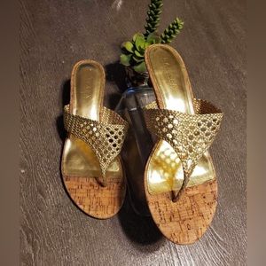 RALPH LAUREN WOMEN GOLD THONG SANDALS NALENA SIZE 9B  2” LOW HEEL